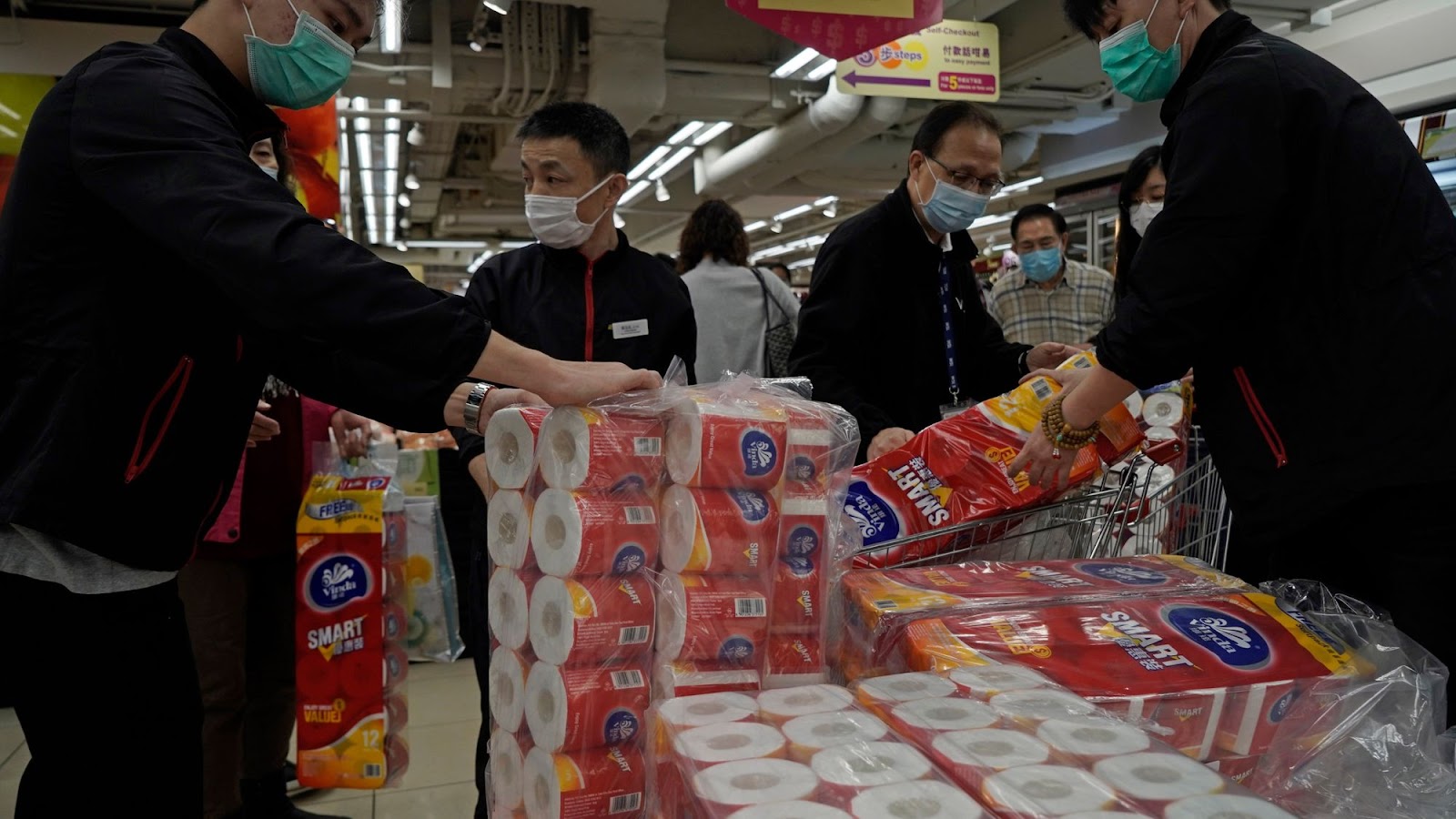 People stocking up toilet paper during Covid